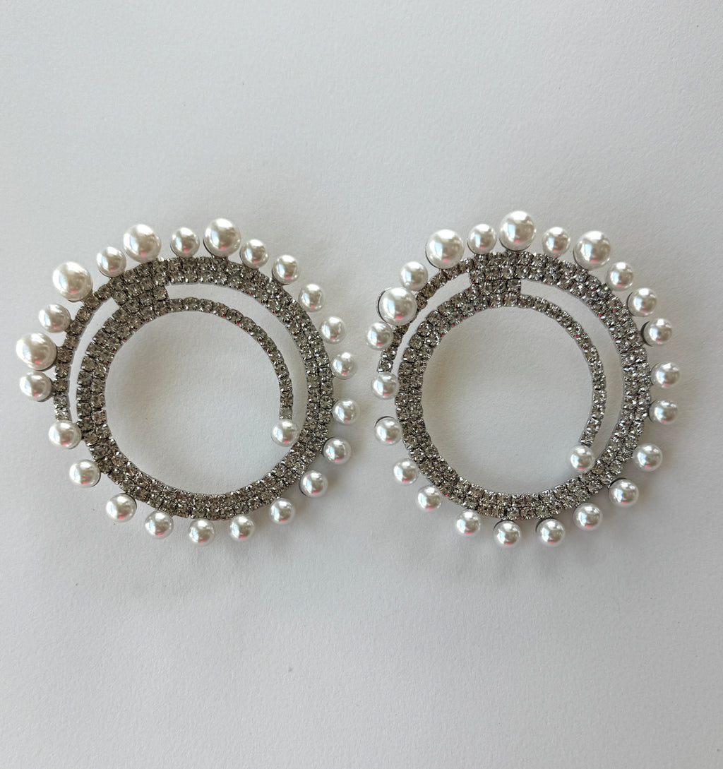 DIAMONDS & PEARLS